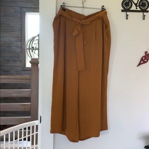 Large Apt 9 flowy pants like new